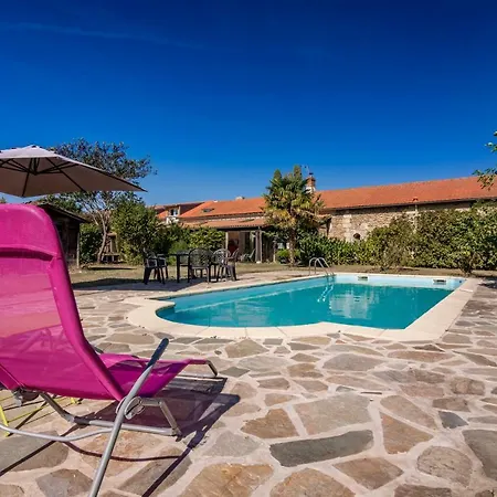 Au Chant Des Vents Holiday home *